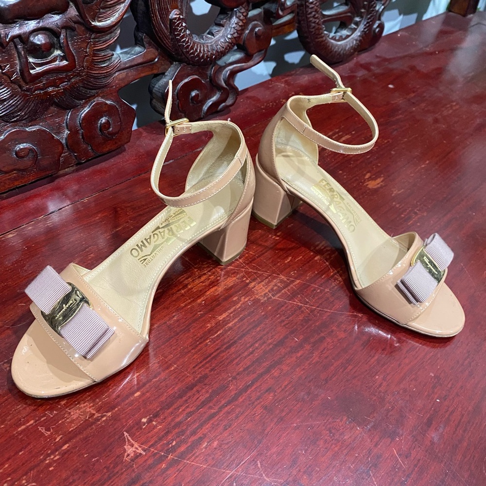 Ferragamo Gavina Ankle Strap Block Heel Sandals sz 4.5